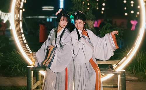 網紅草莓视频APP黄色夜景風光拍照